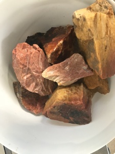 Камень КВАРЦИТ ЦВЕТНОЙ (для бань и саун)  колотый 20 кг Камень КВАРЦИТ ЦВЕТНОЙ (для бань и саун)  колотый 20 кг