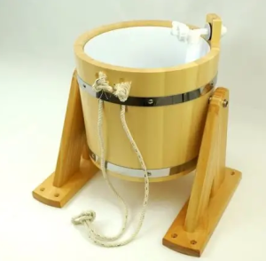 Душ русский (обливное устройство) 20 л с пластиковой вставкой, лак КЕДР (ПРЕМИУМ)
